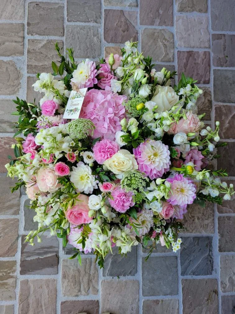 Coussin rond, par Le Grenier Fleuriste, fleuriste à Rouillon