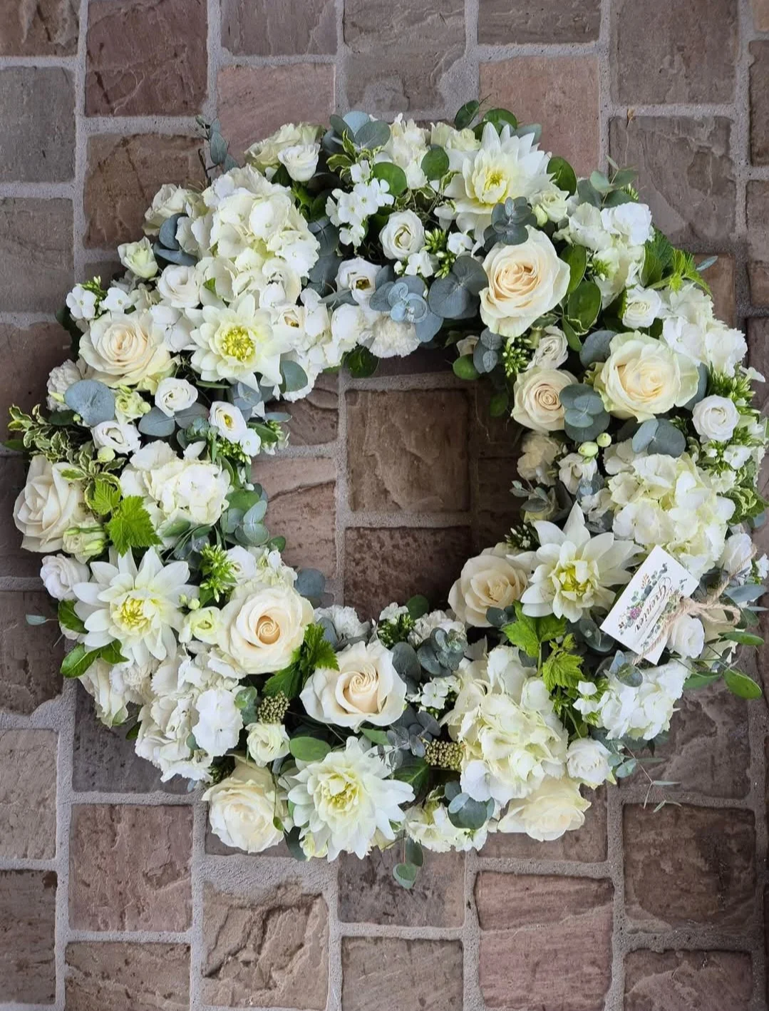 Couronne de deuil, par Le Grenier Fleuriste, fleuriste à Rouillon