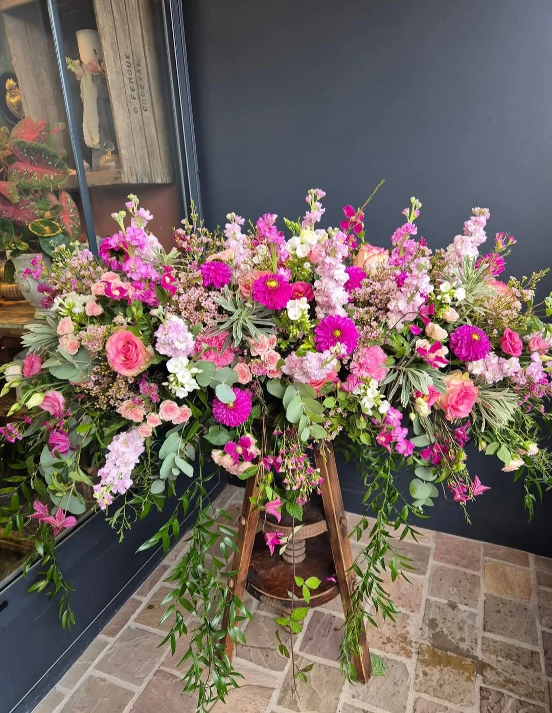 Raquette, par Le Grenier Fleuriste, fleuriste à Rouillon