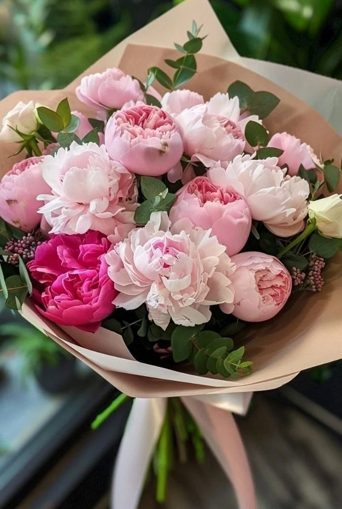 Bouquet de saison Pivoines, par Art Végétal, fleuriste à Corbas