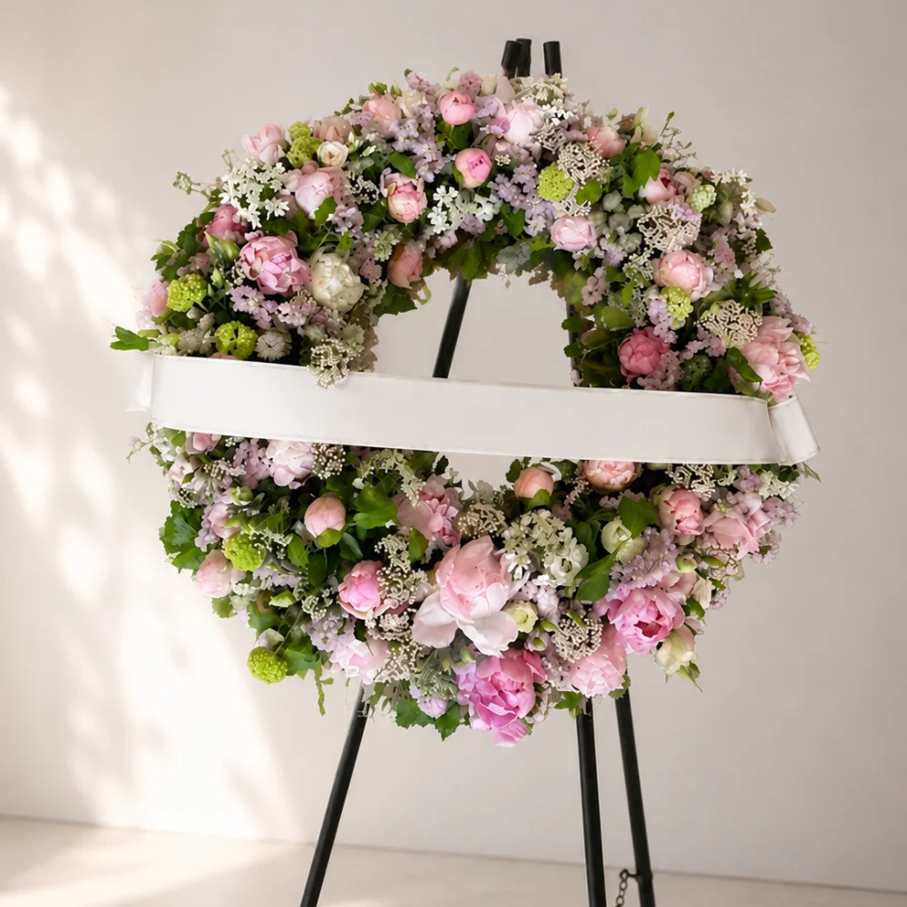 Couronne pour Obsèques, par Audrey B. Fleuriste, fleuriste à Levallois-Perret