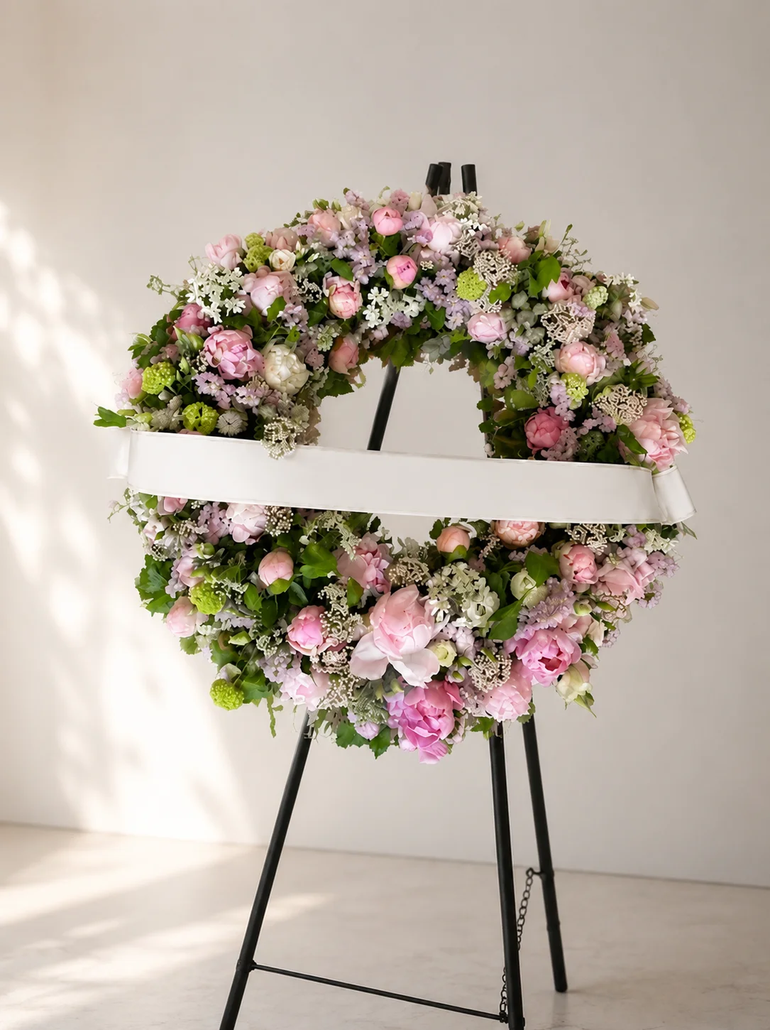 Couronne pour Obsèques, par Audrey B. Fleuriste, fleuriste à Levallois-Perret