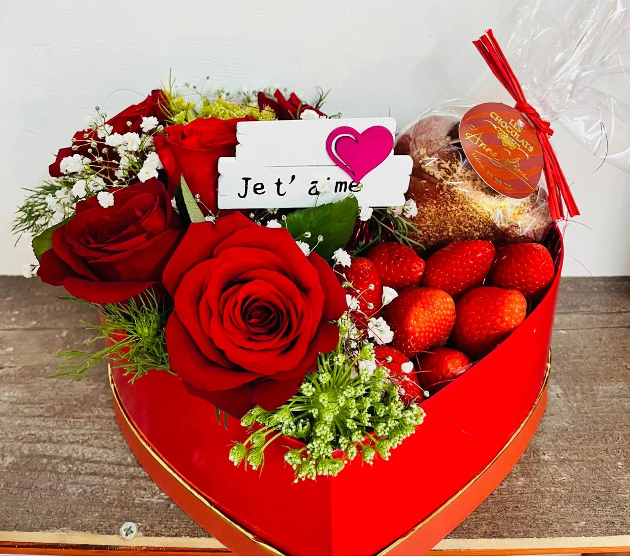 Box chocolats fraises, par Passion Florale by Lili-fleurs, fleuriste à Le Moule