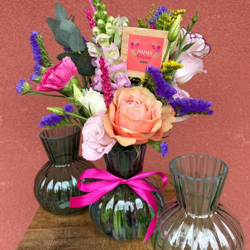 Vase + bouquet, par Bloemen By Célia, fleuriste à Hazebrouck