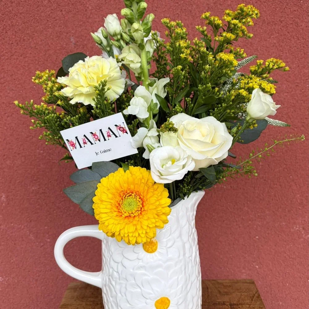 Carafe fleurie, par Bloemen By Célia, fleuriste à Hazebrouck