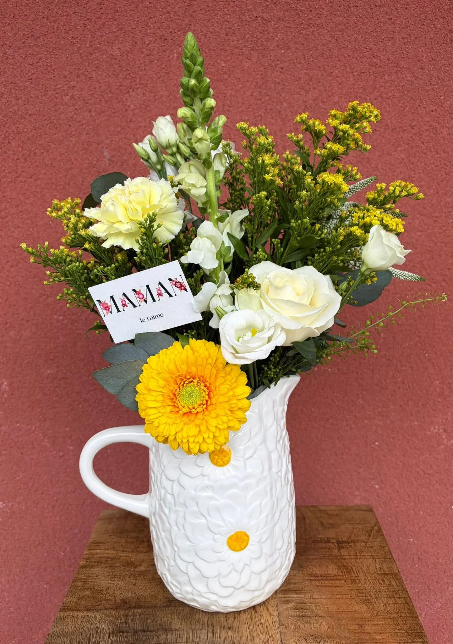 Carafe fleurie, par Bloemen By Célia, fleuriste à Hazebrouck