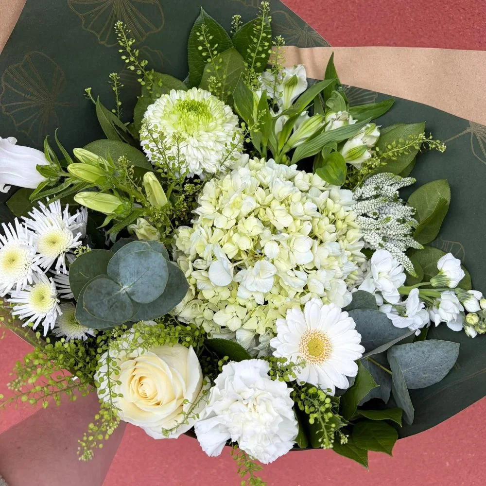 Bouquet blanc et vert, par Bloemen By Célia, fleuriste à Hazebrouck