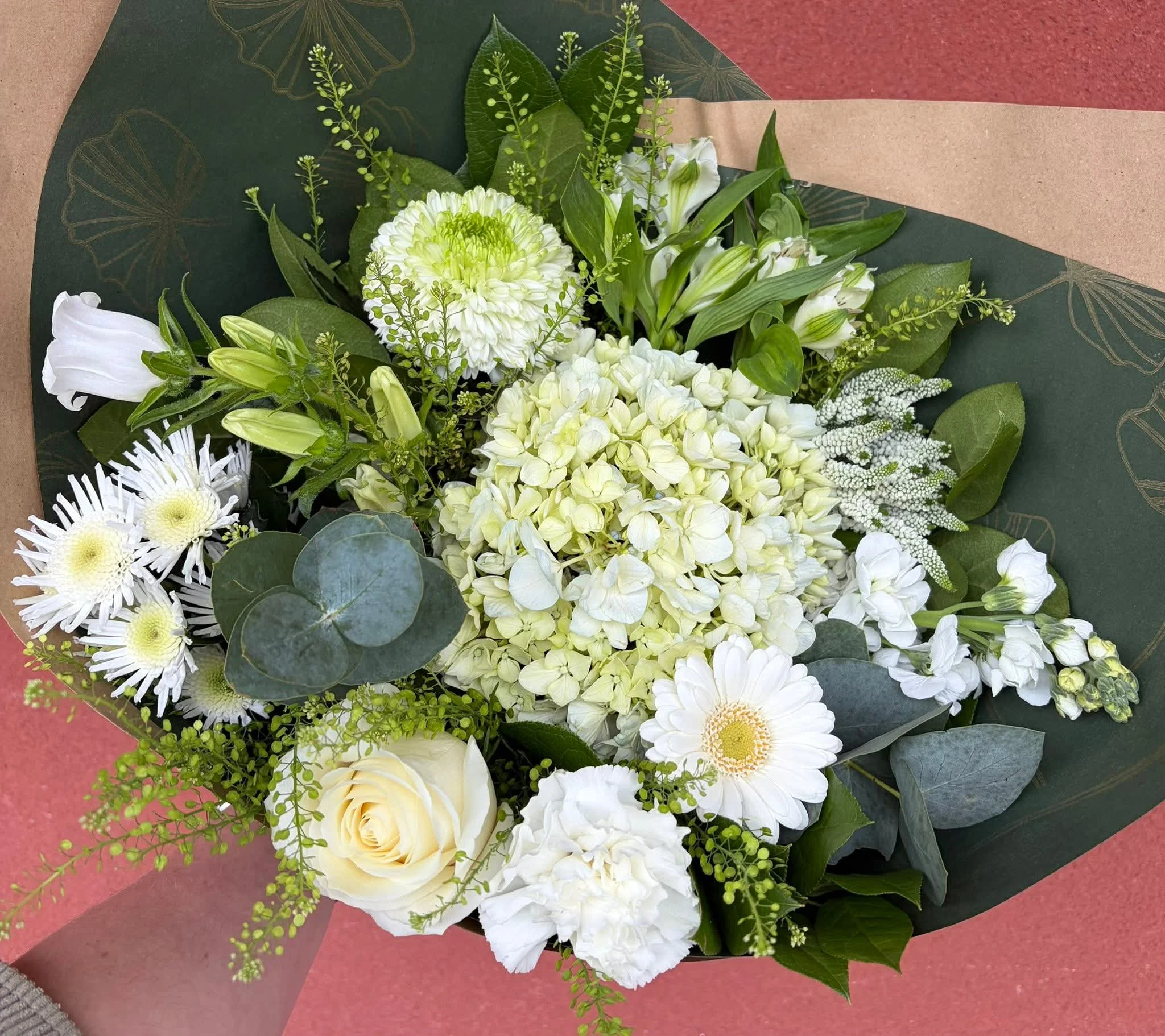 Bouquet blanc et vert, par Bloemen By Célia, fleuriste à Hazebrouck