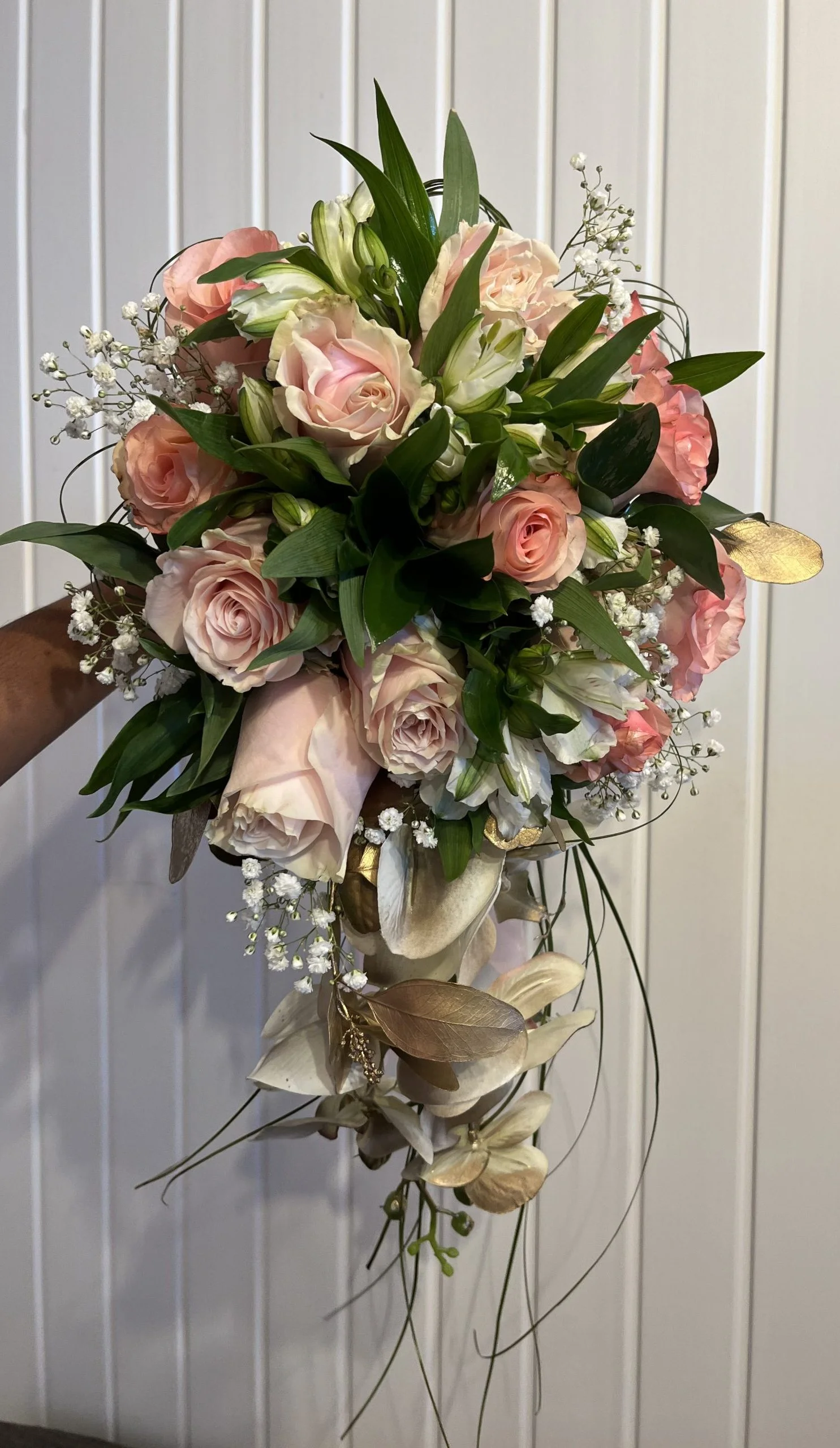 BOUQUET DE MARIÉE EN CASCADE, par Passion Florale by Lili-fleurs, fleuriste à Le Moule