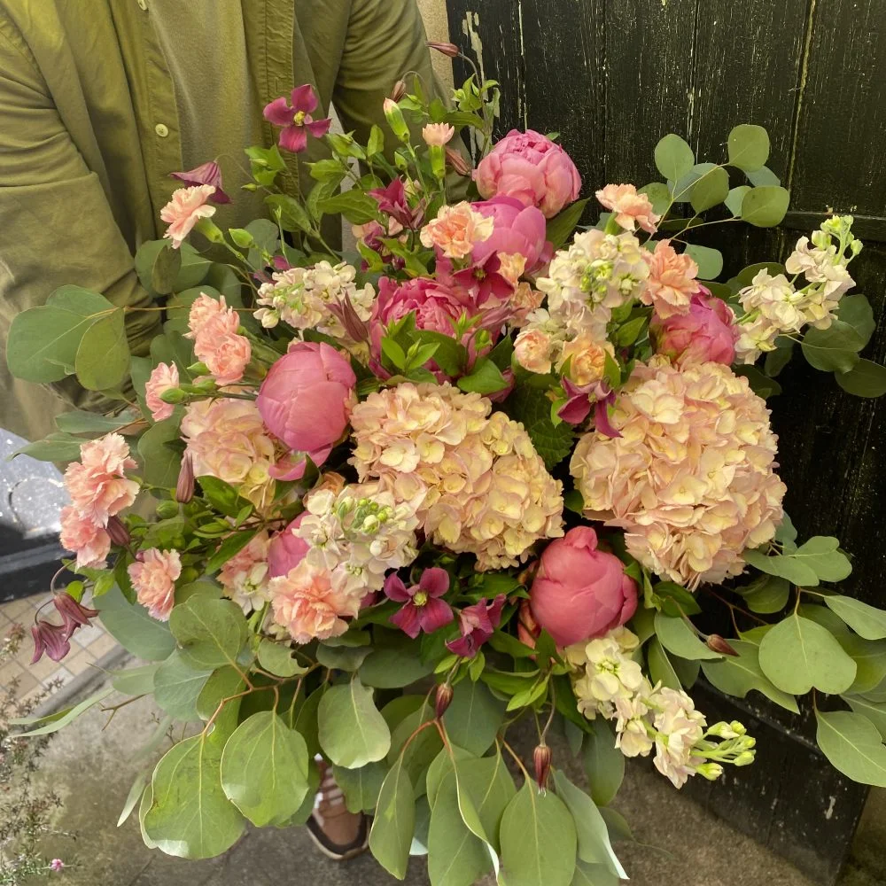 Bouquet Fete des Meres Douceur, par L’Atelier Vegetal, fleuriste à Cérans-Foulletourte