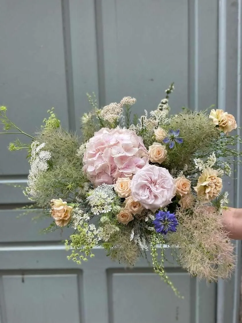 Bouquet Pastel coloré – Esprit Bridgerton, par La Belle Saison, fleuriste à Toulouse