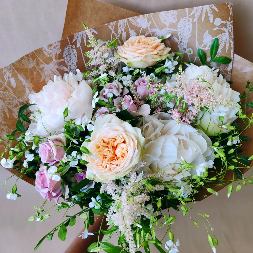Bouquet Fête des mères – Pastel, par Les Rêveries d'Elise - Studio floral, fleuriste à Aix-en-Provence
