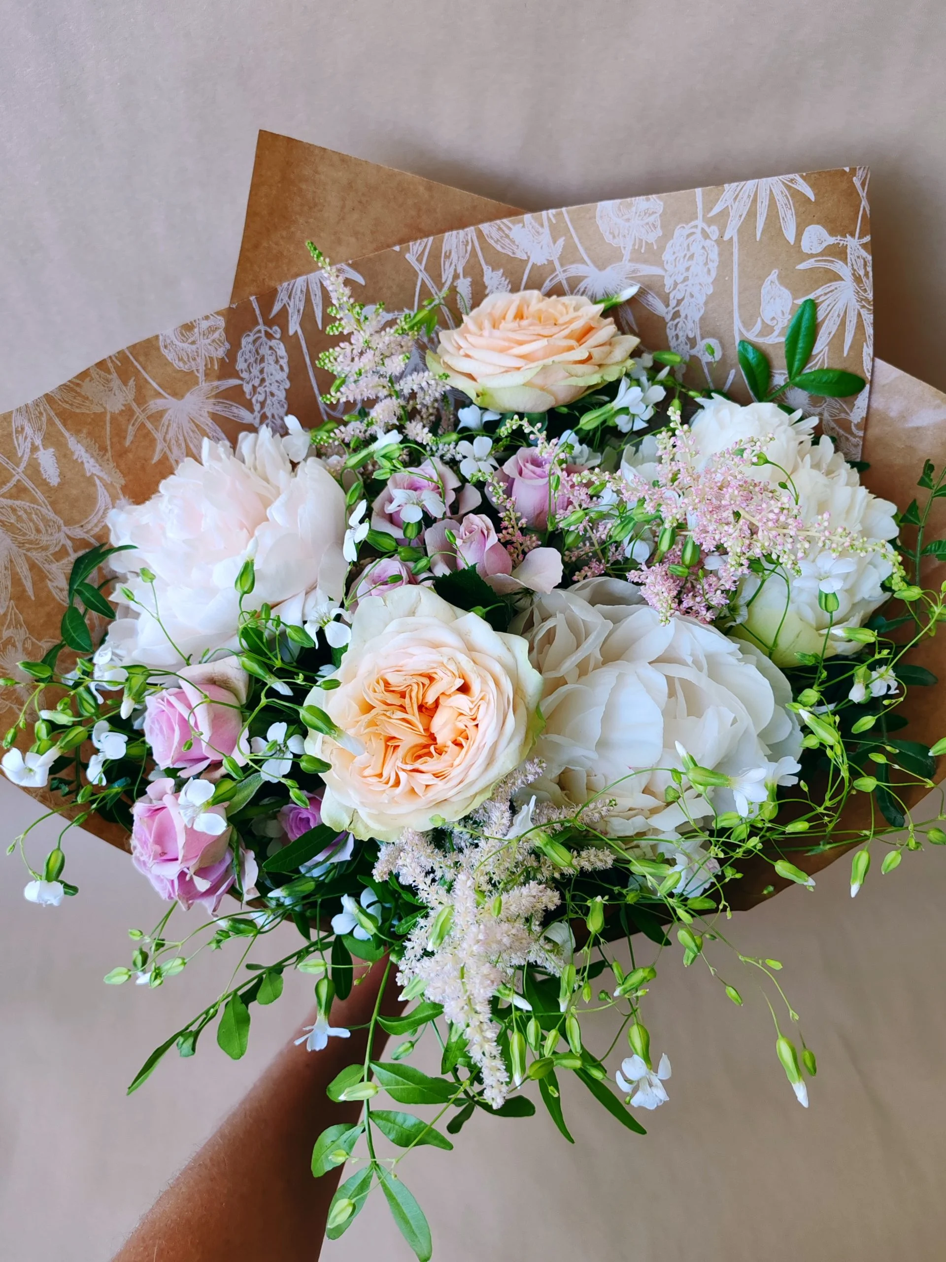Bouquet Fête des mères – Pastel, par Les Rêveries d'Elise - Studio floral, fleuriste à Aix-en-Provence