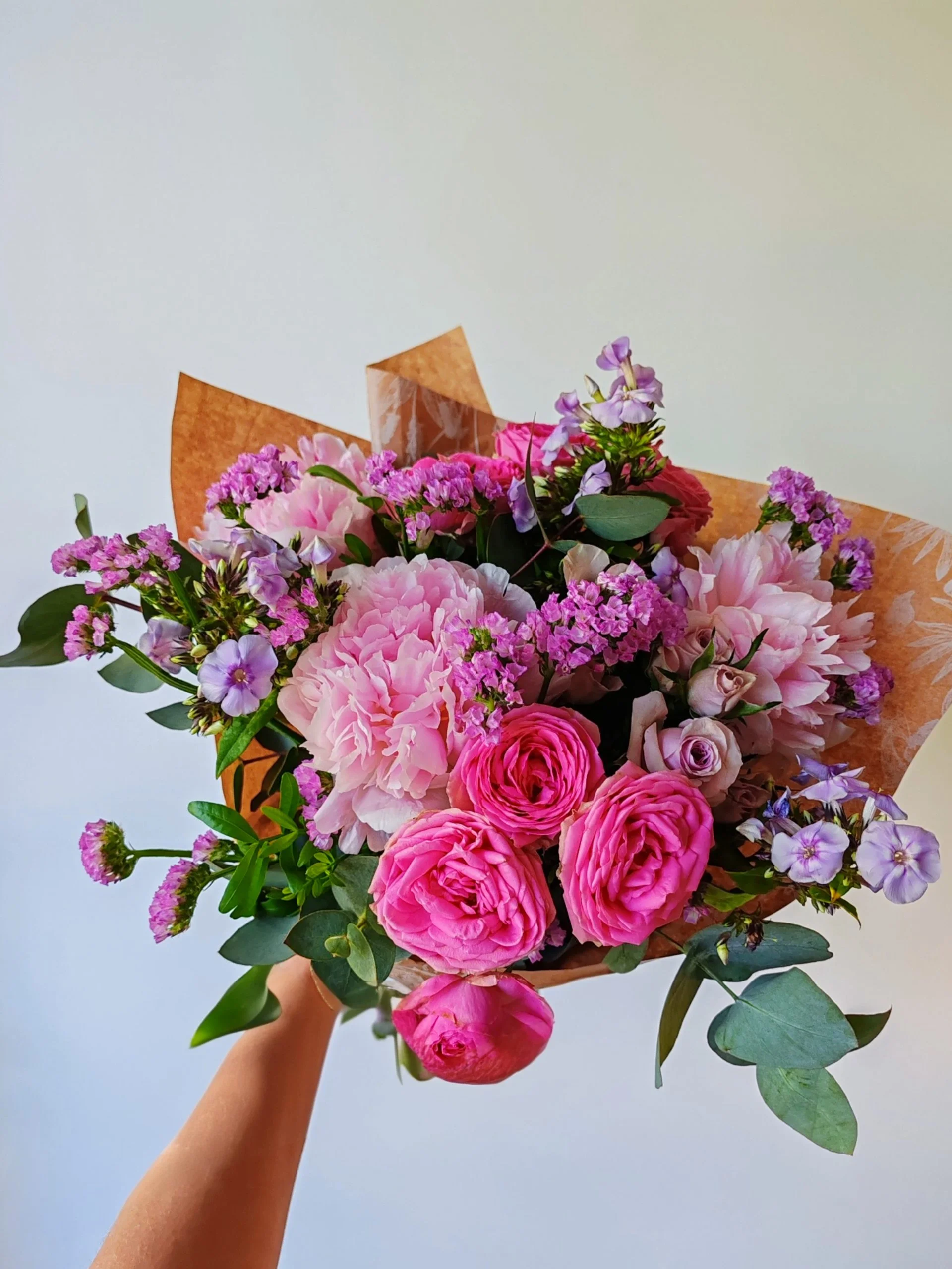 Bouquet Fête des mères – Fuchsia, par Les Rêveries d'Elise - Studio floral, fleuriste à Aix-en-Provence