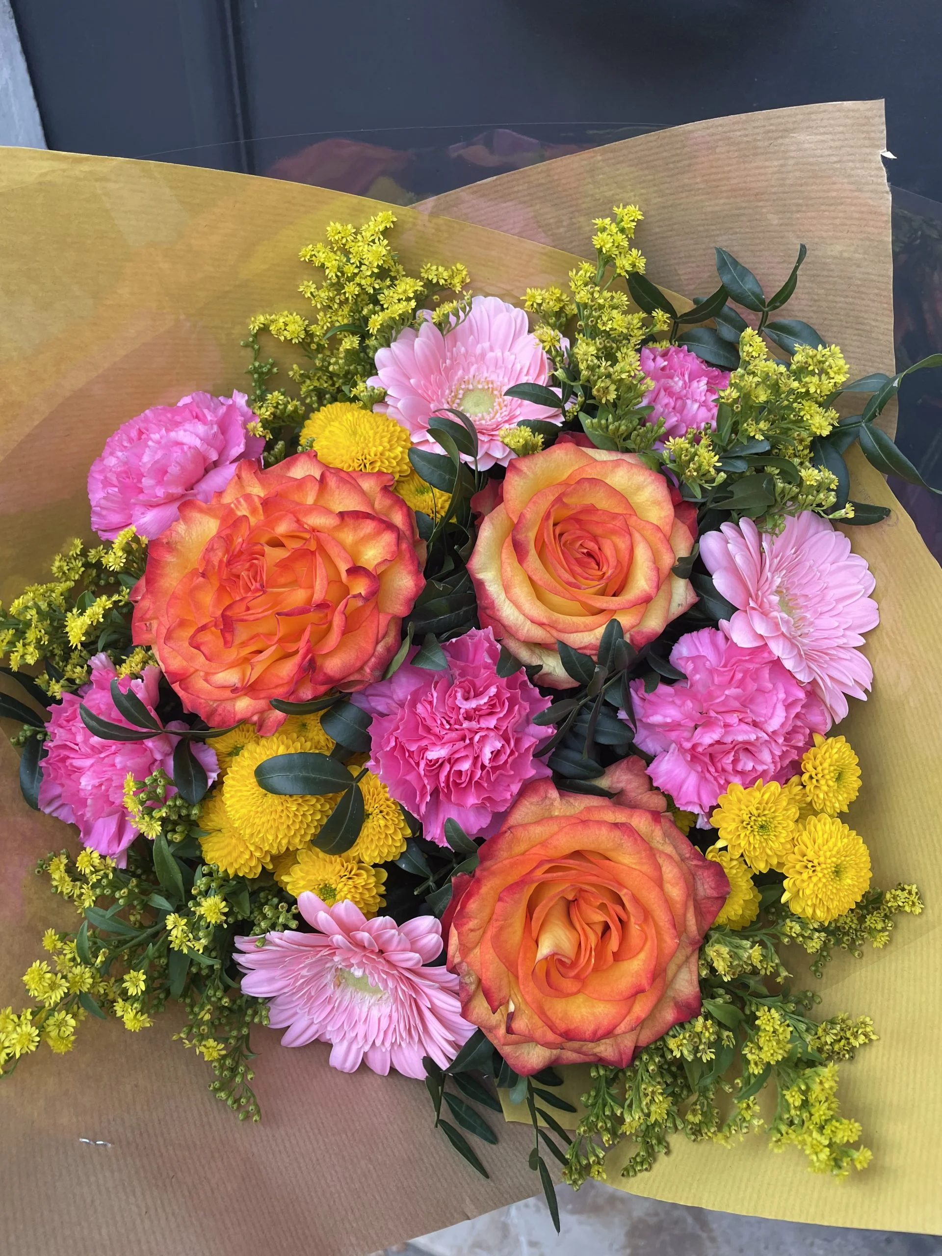 Bouquet Multicolore Surprise (fleurs de saison selon arrivage), par La Rose d'Or, fleuriste à Ollioules