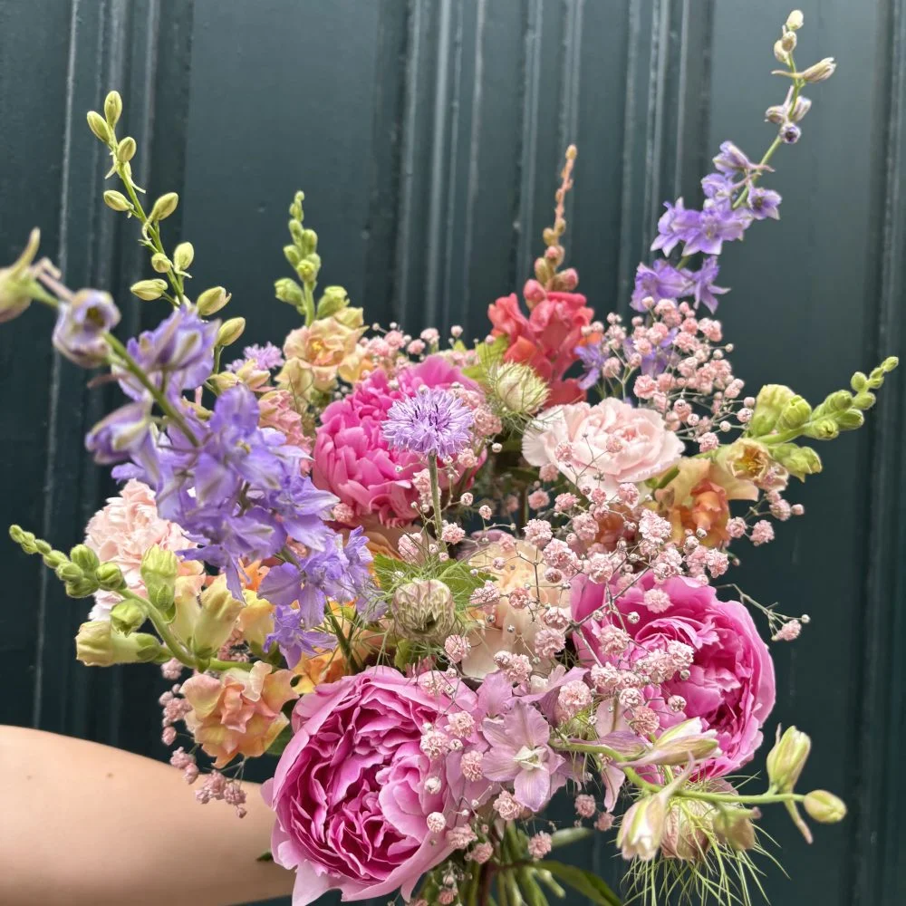 Bouquet de saison rosé fete des meres, par Le Dahlia by Estelle, fleuriste à Bordeaux