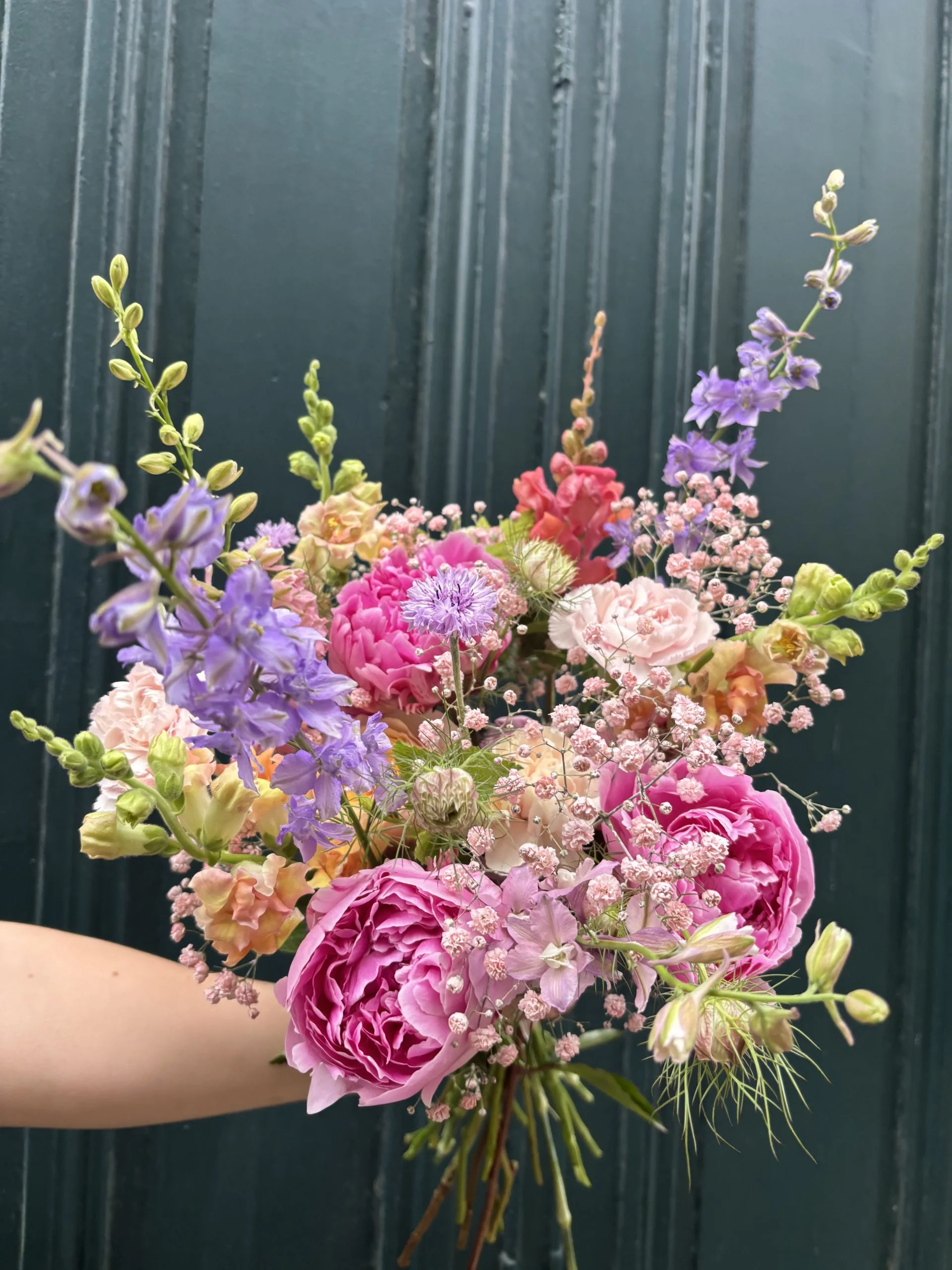 Bouquet de saison rosé fete des meres, par Le Dahlia by Estelle, fleuriste à Bordeaux