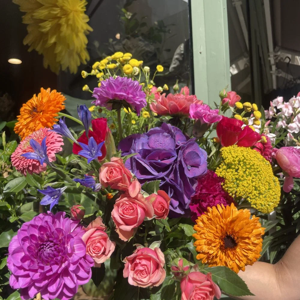 Bouquet du Fleuriste Coloré L, fleurs locales, par Chataigner Fleurs, fleuriste à Angers