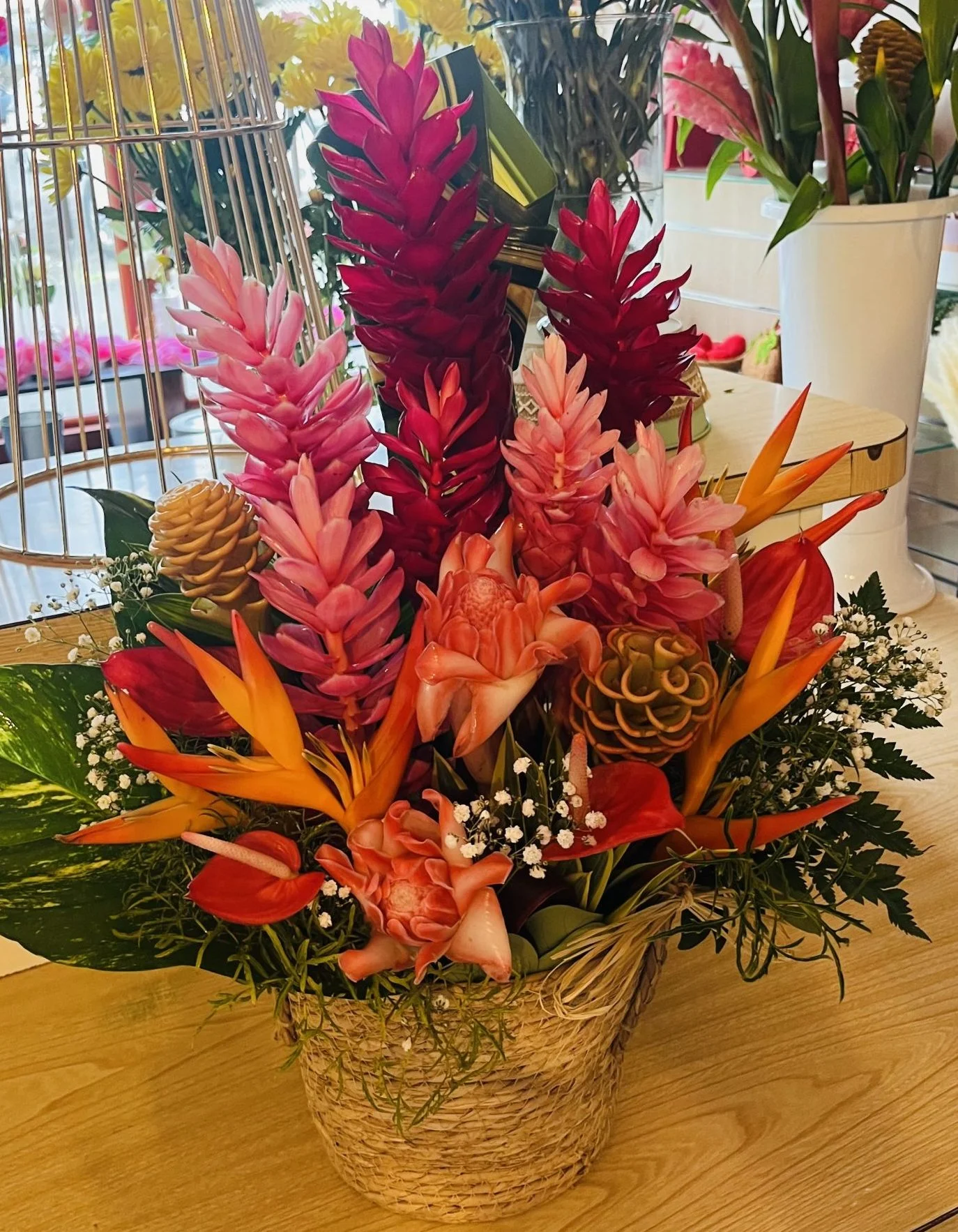 COMPOSITION EXOTIQUE PANIER, par Passion Florale by Lili-fleurs, fleuriste à Le Moule