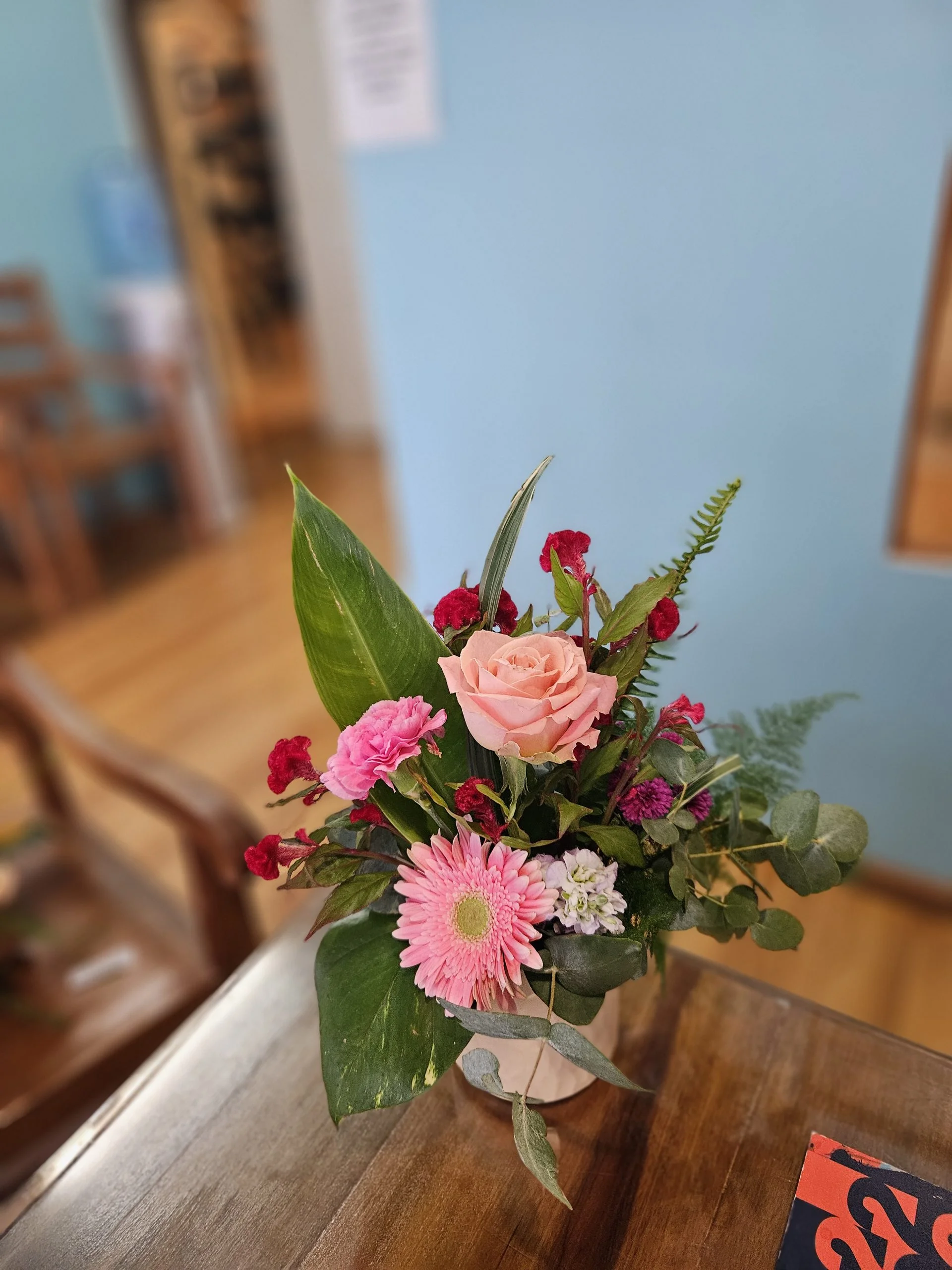 Composition de fleurs Félicitations, par Sita Fleurs, fleuriste à Le Tampon