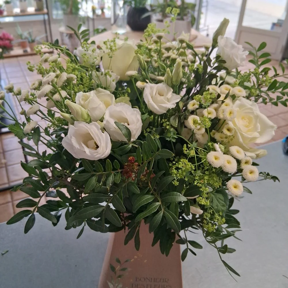 Bouquet avec Réserve d'Eau, par Bonheur des fleurs, fleuriste à La Montagne