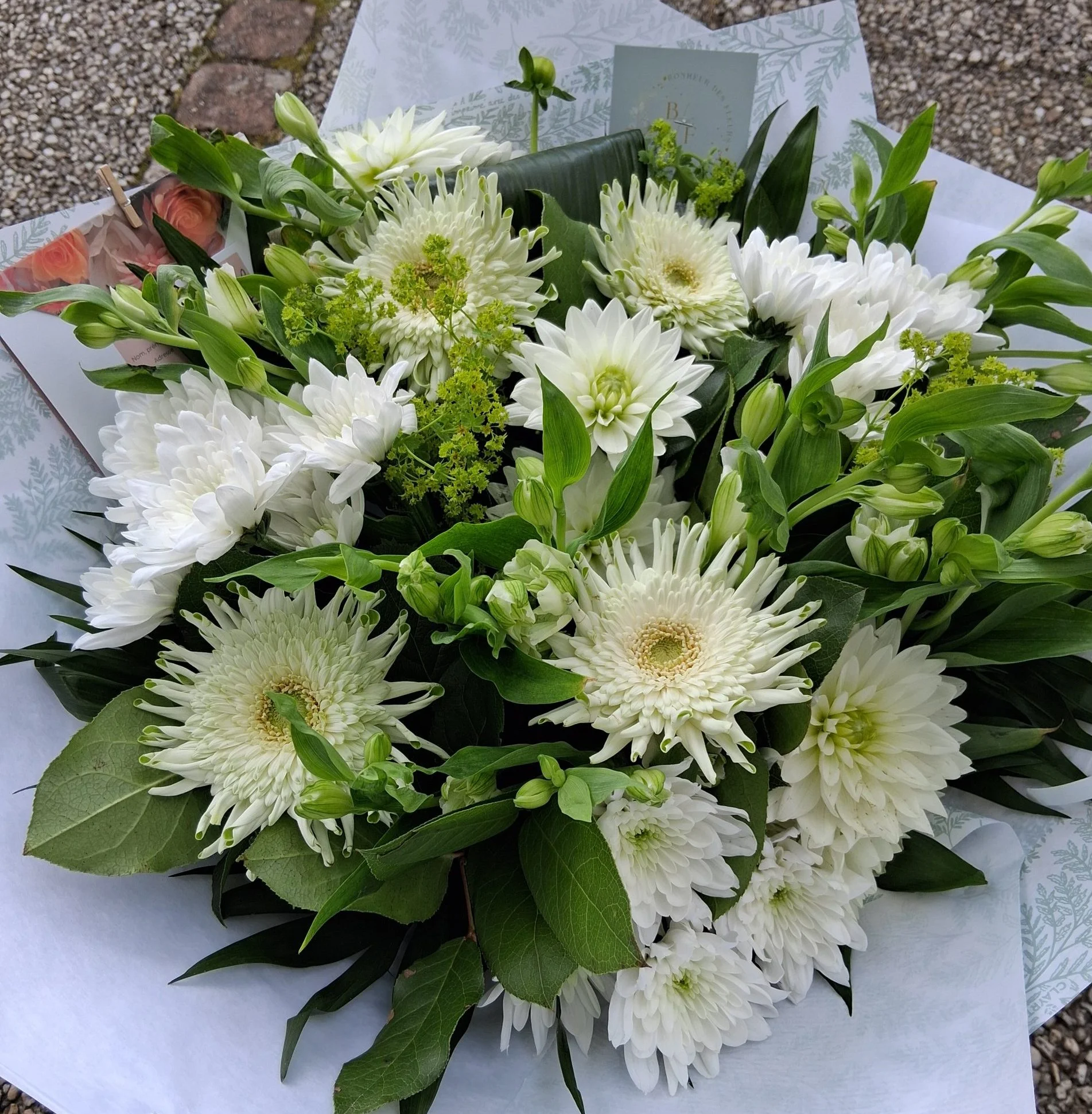 Bouquet Blanc, par Bonheur des fleurs, fleuriste à La Montagne