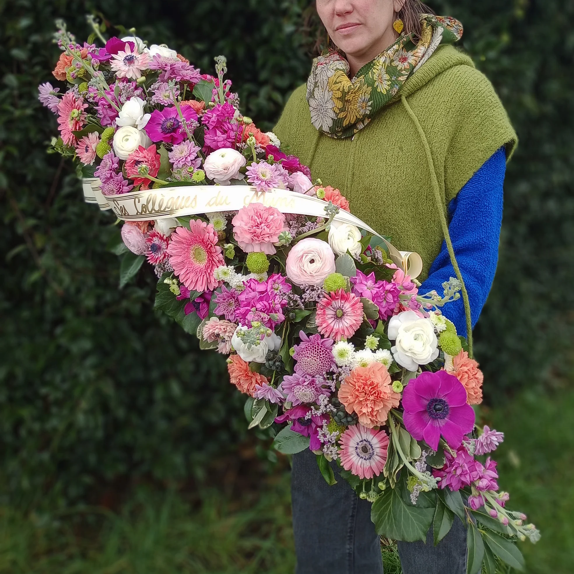 Grande gerbe de fleurs, Dessus de cercueil, par Crocus, fleuriste à Redon