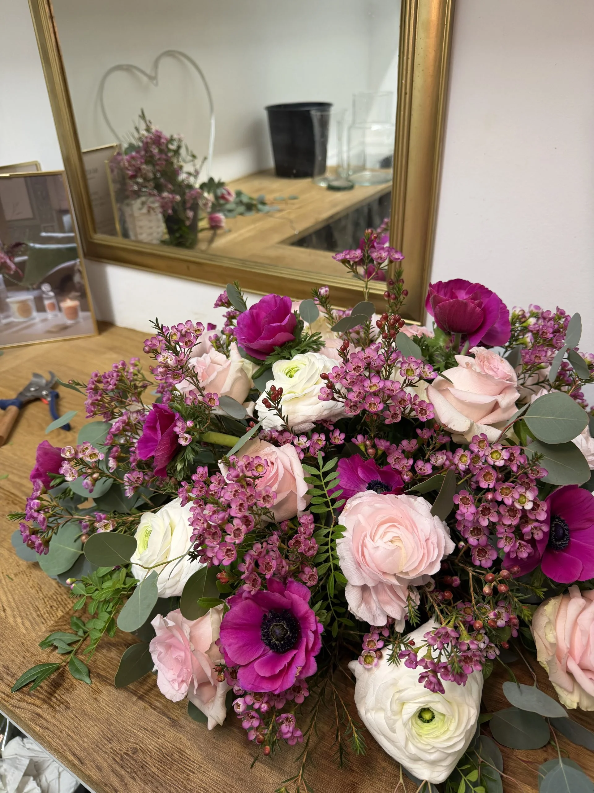 Hommage, par Fleurs d’élégance, fleuriste à Caen