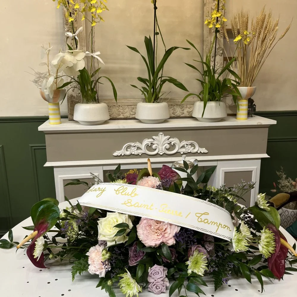 Gerbe de Deuil, par Memento Flori, fleuriste à Le Tampon