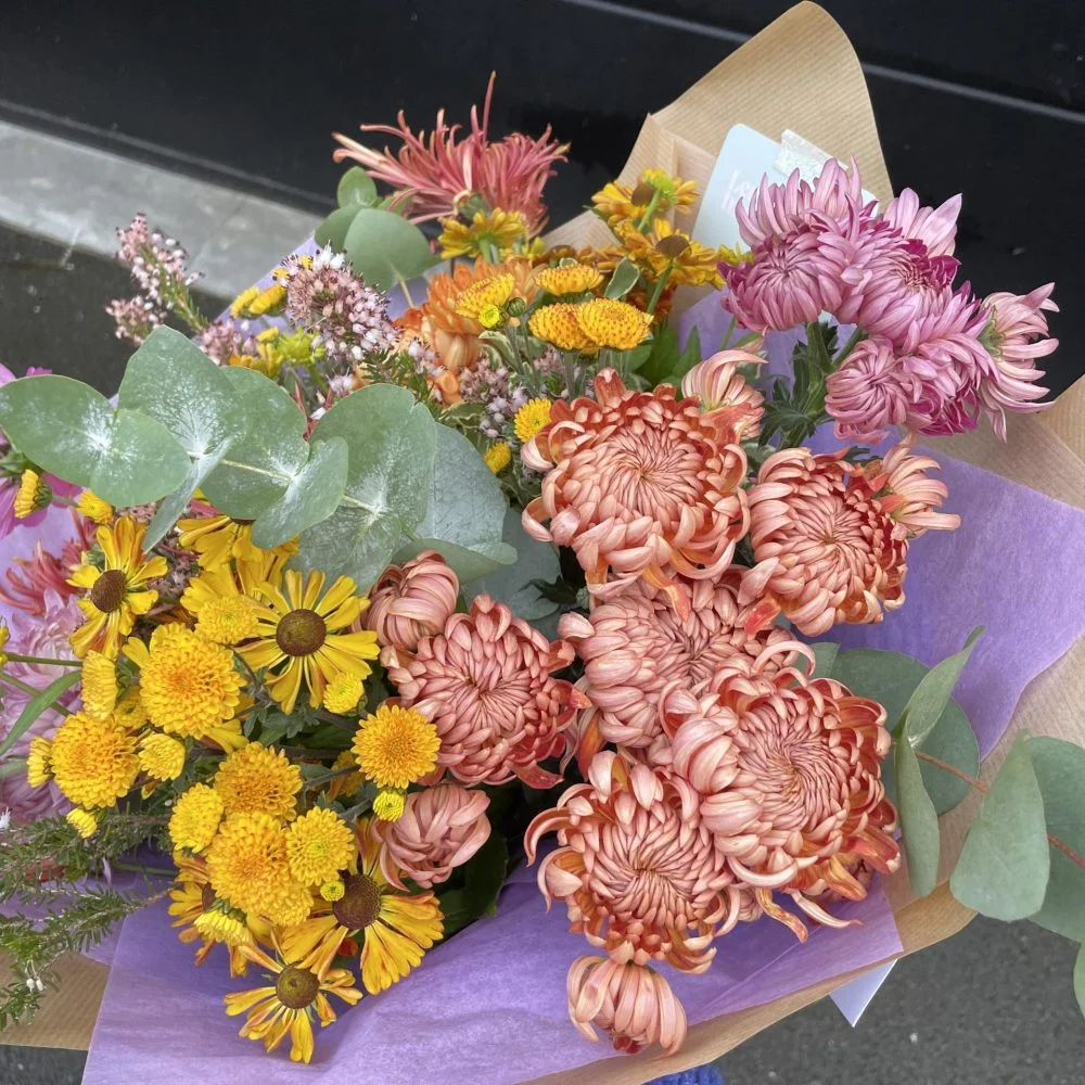 Brassée de Chrysanthèmes, par Les Imparfaites, fleuriste à Cesson-Sévigné