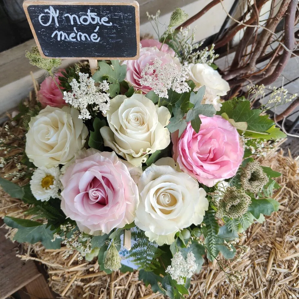 Panier de fleurs coupées pastel, par Au naturel, fleuriste à Alençon
