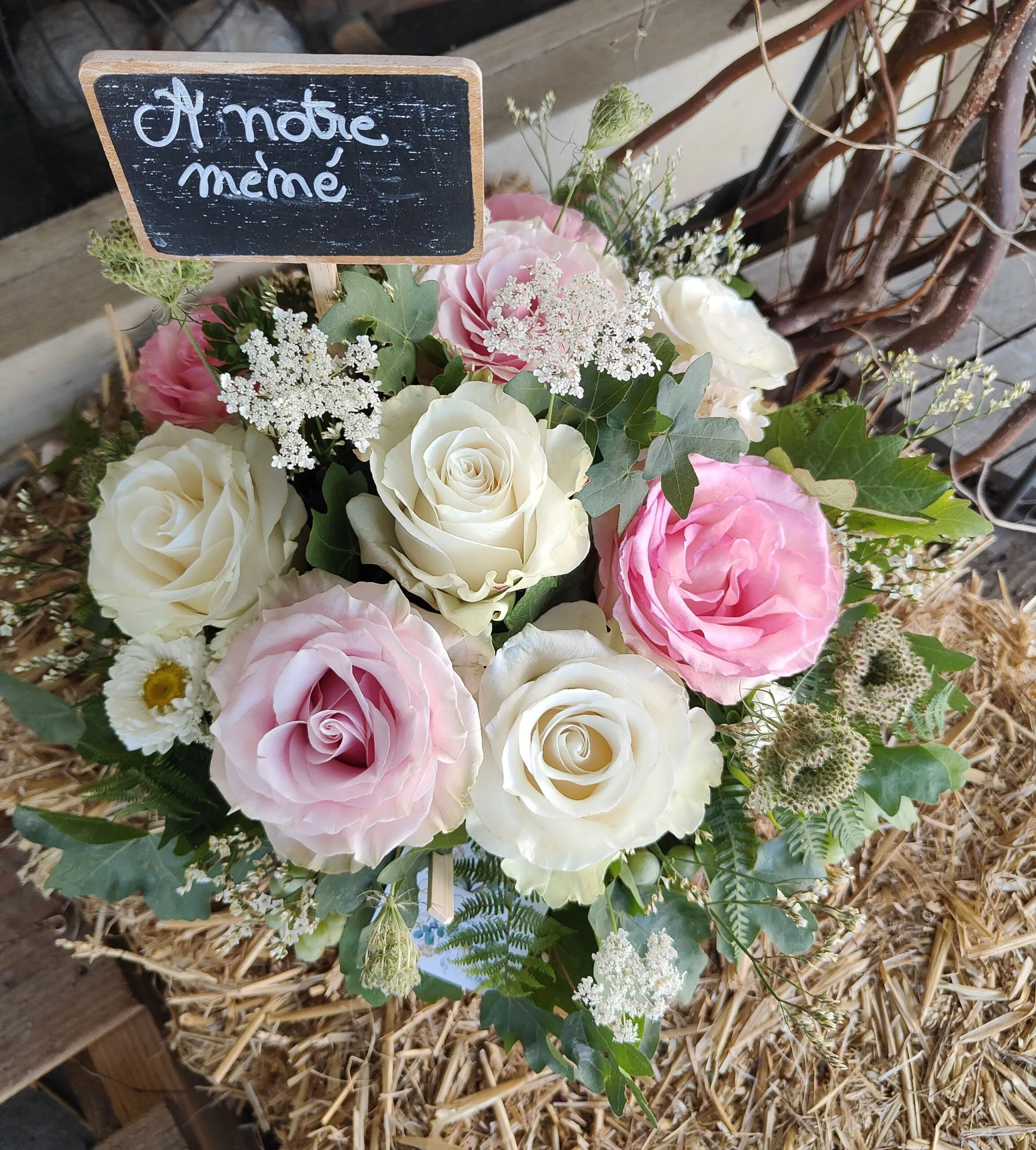 Panier de fleurs coupées pastel, par Au naturel, fleuriste à Alençon