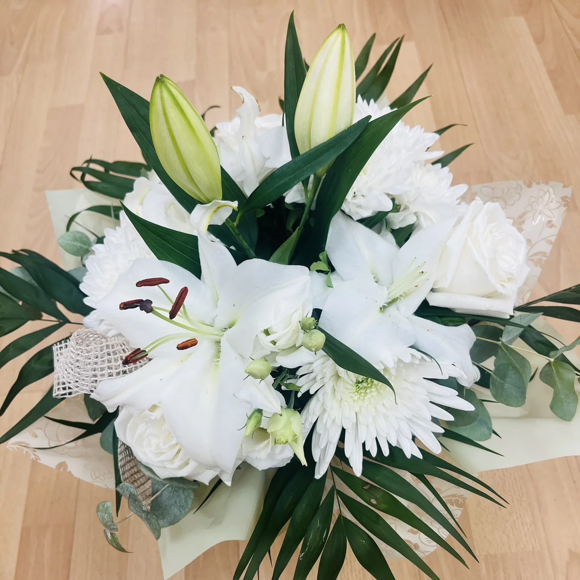 Bouquet réserve d’eau Tons blancs, par Les jardins d'Anaïs, fleuriste à Marseille