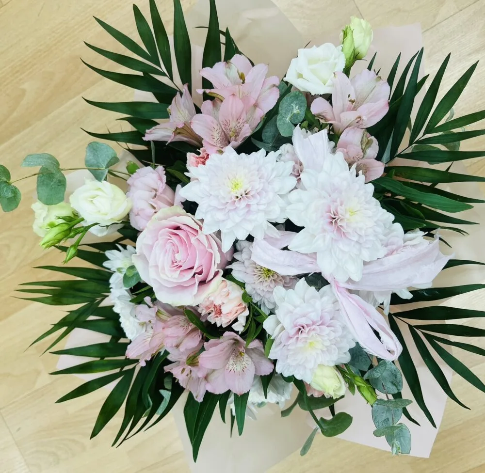 Bouquet rond tons pastels, par Les jardins d'Anaïs, fleuriste à Marseille