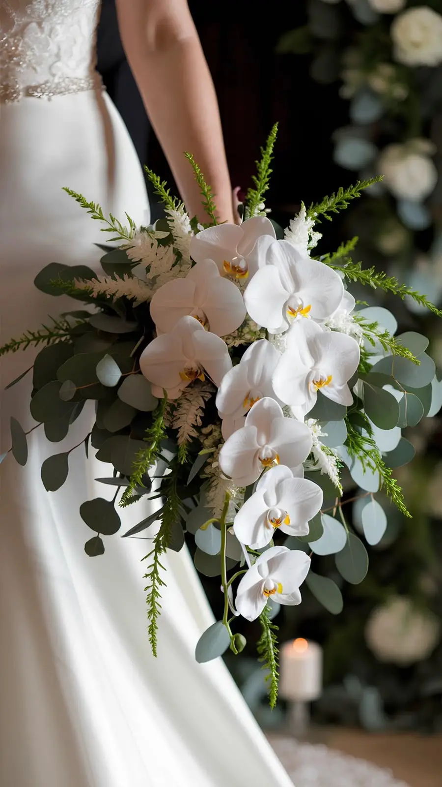 Bouquet mariage retombant orchide, par Les fleurs de Célony, fleuriste à Aix-en-Provence