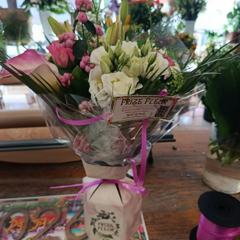 Bouquet bulle d'eau, par Frize Fleur, fleuriste à Lagny-sur-Marne