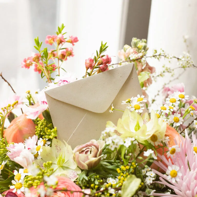 Message d&rsquo;anniversaire pour un homme : textes drôles, touchants et originaux