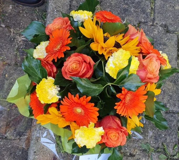 bouquet ensoleillé, par Steph Fleurs et Nature, fleuriste à Coignières