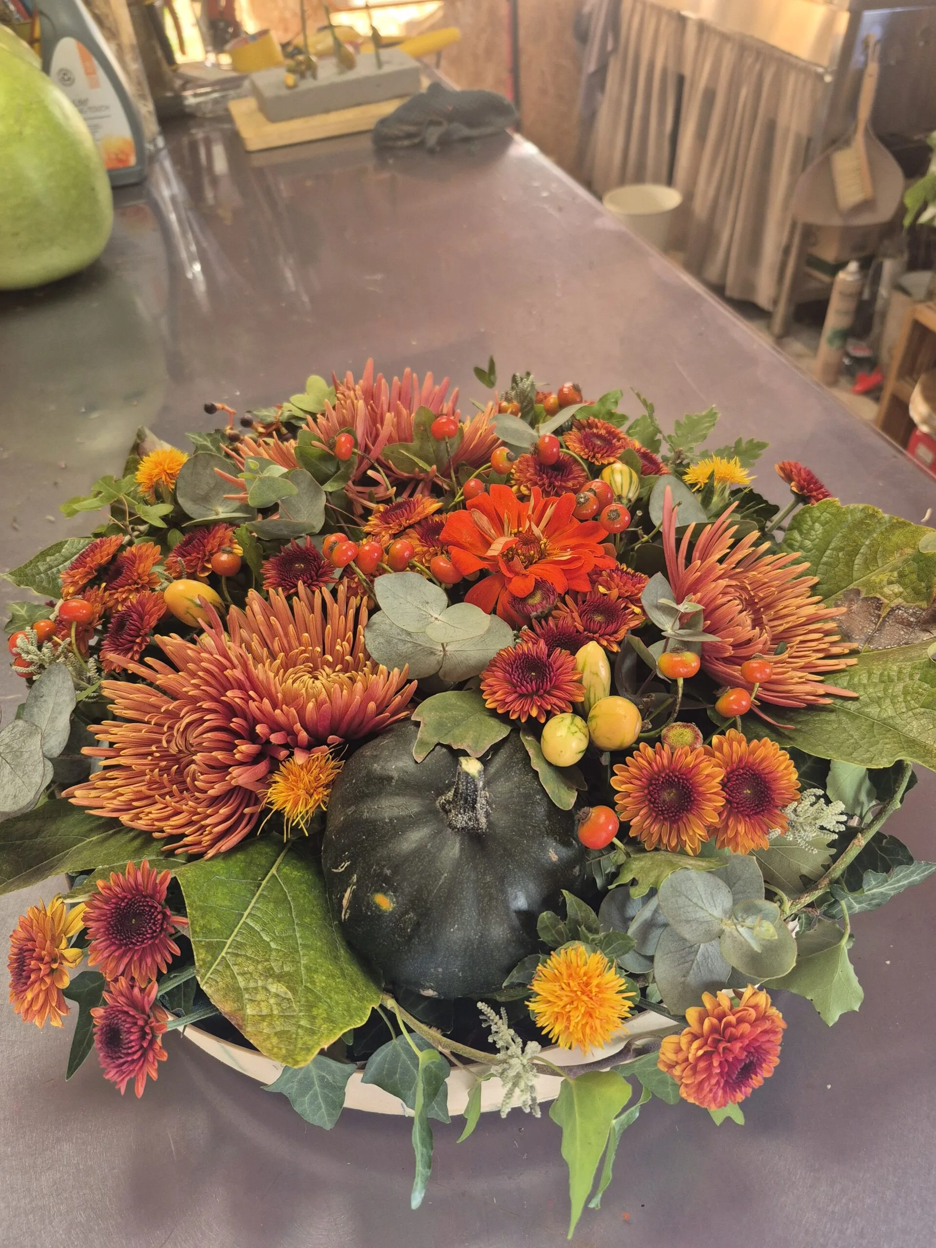COMPOSITION FLORALE POUR LA TOUSSAINT, di L'Atelier Floral de Marie, fiorista a Saint-Brice