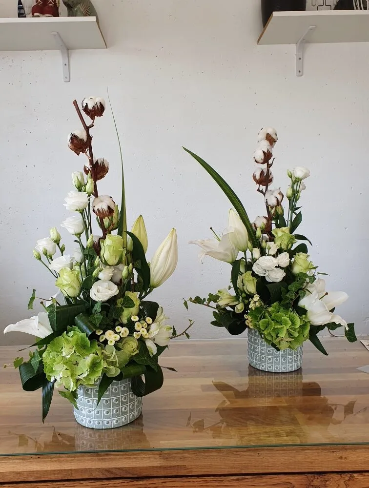compo piquée blanc et vert, par Steph Fleurs et Nature, fleuriste à Coignières