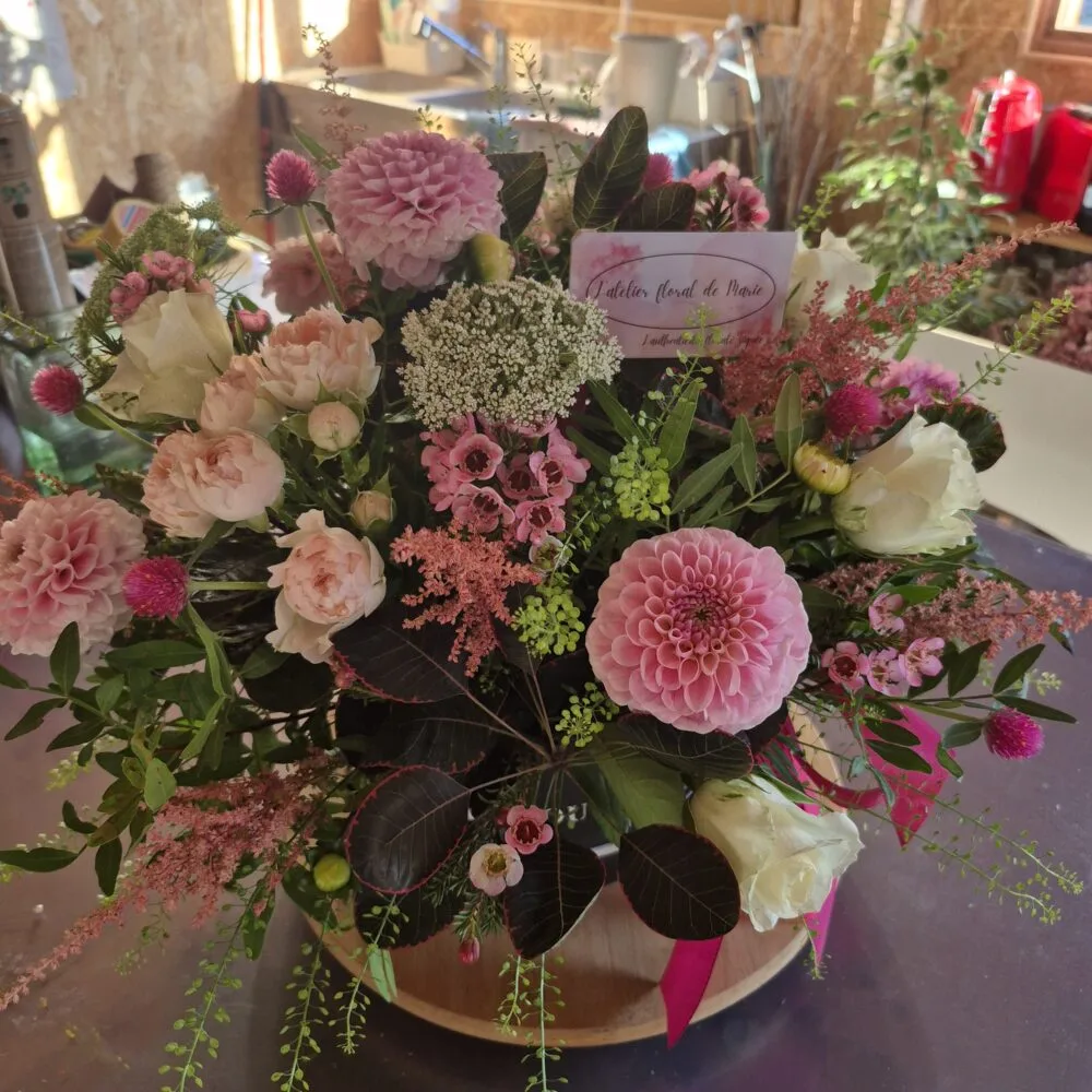 LA BOITE A CHAPEAUX, par L'Atelier Floral de Marie, fleuriste à Saint-Brice