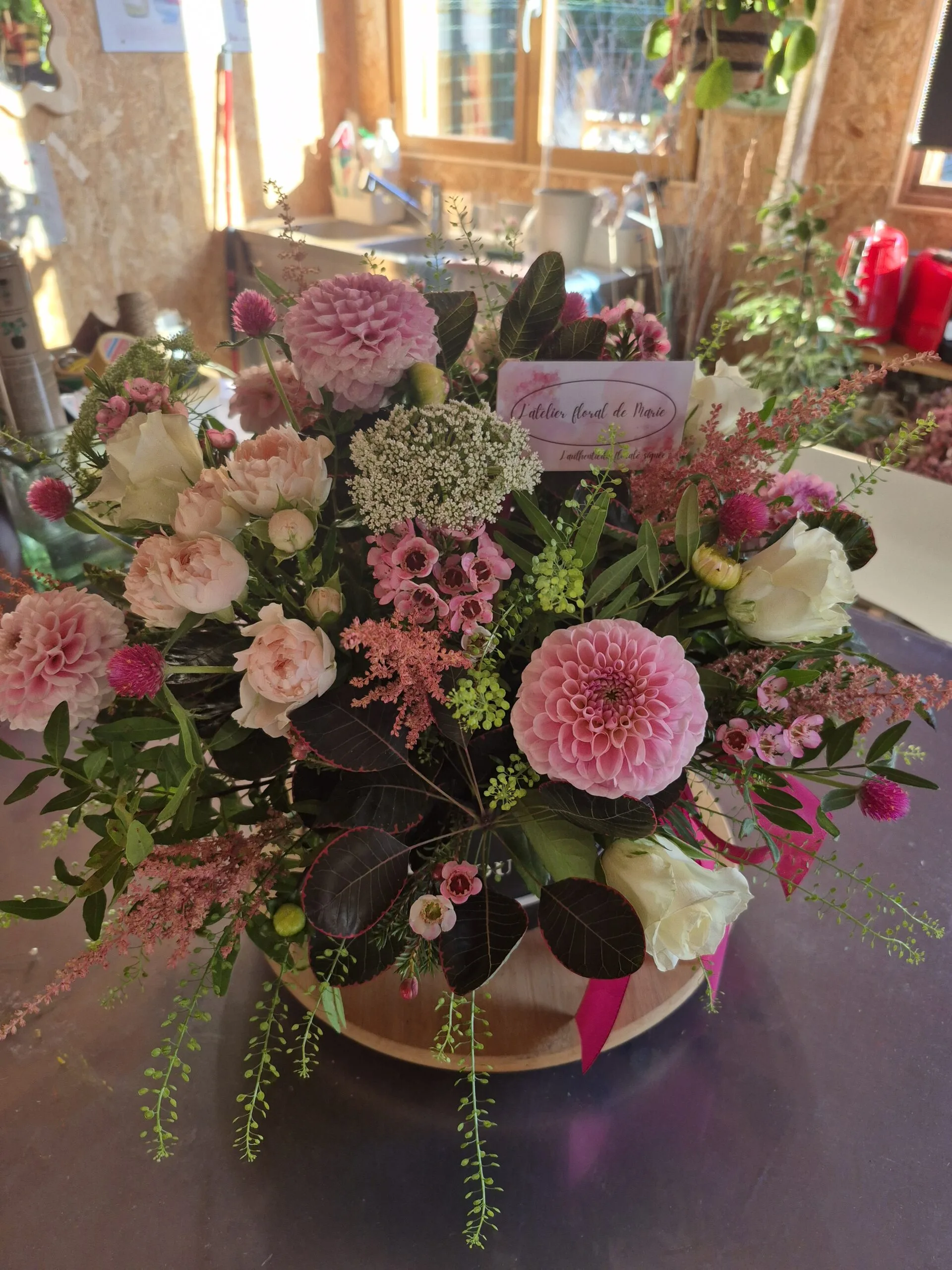 LA BOITE A CHAPEAUX, par L'Atelier Floral de Marie, fleuriste à Saint-Brice